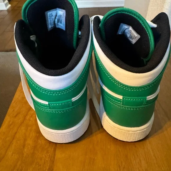 Nike high top dunks. Green and white. - Picture 4 of 6